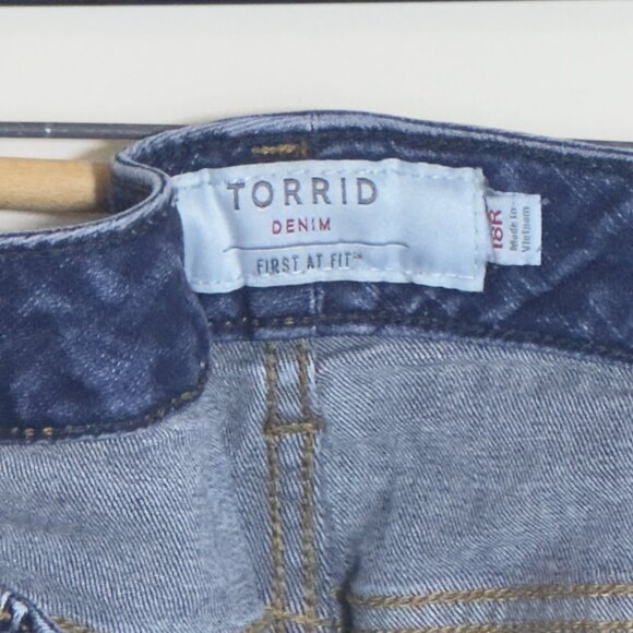 Torrid Stretchy Boyfriend Straight Leg Jeans Size 18R - Picture 7 of 8
